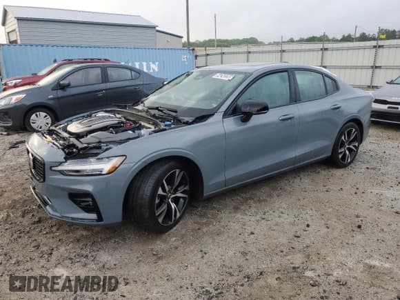 ✅ 2024 Volvo S60 Core Dark Theme • VIN: 7JRL12FK0RG321329 • Лот: 54242205. Опубликован ранее на Copart с пробегом 16 671 миль. Бесплатный доступ к архиву аукционных продаж из США и подробный отчёт об истории автомобиля на DreamBid. Изображение 1.