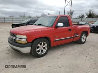 2002 Chevrolet Silverado 1500 z VIN 1GCEC14V92Z155332, wystawiony jako Copart lot #49626485 z przebiegiem 108 362 mil mil oraz Szkoda całkowita • Salvage title. Historia ofert i sprzedaży dostępna na DreamBid. Obrazek 1.