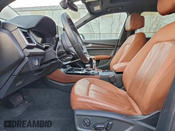 ✅ 2021 Audi Q5 Premium Plus • VIN: WA1BAAFY9M2085448 • Lot: 93437765. Wystawiony na Copart z przebiegiem 69 680 mil. Bezpłatny archiwum sprzedaży aukcyjnych z USA i szczegółowy raport historii pojazdu na DreamBid. Zdjęcie 7.