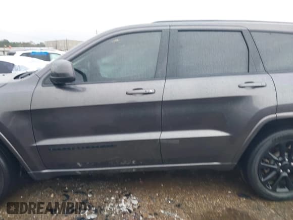 ✅ 2019 Jeep Grand Cherokee Laredo E • VIN: 1C4RJEAG1KC572533 • Lot: 41556719. Wystawiony na IAAI z przebiegiem 31 625 mil. Bezpłatny archiwum sprzedaży aukcyjnych z USA i szczegółowy raport historii pojazdu na DreamBid. Zdjęcie 14.