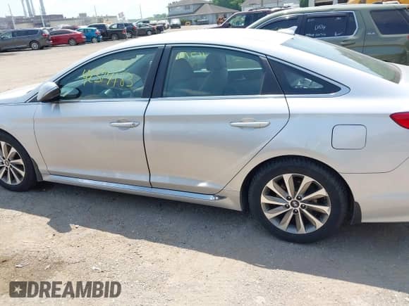 2015 Hyundai Sonata Sport с VIN 5NPE34AF0FH245464, выставлен на аукционе IAAI как лот 42574183 с пробегом 149 896 миль миль и . История ставок и продаж доступна на DreamBid. Изображение 14.