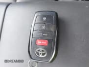 ✅ 2024 Toyota Crown XLE • VIN: JTDAAAAF7R3028366 • Lot: 42857658. Wystawiony na IAAI z przebiegiem 30 618 mil. Bezpłatny archiwum sprzedaży aukcyjnych z USA i szczegółowy raport historii pojazdu na DreamBid. Zdjęcie 11.