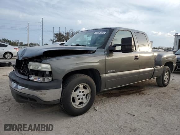 ✅ 2002 Chevrolet Silverado 1500 LS • VIN: 2GCEC19T621278697 • Лот: 77357004. Опубликован ранее на Copart с пробегом 182 522 миль. Бесплатный доступ к архиву аукционных продаж из США и подробный отчёт об истории автомобиля на DreamBid. Изображение 1.