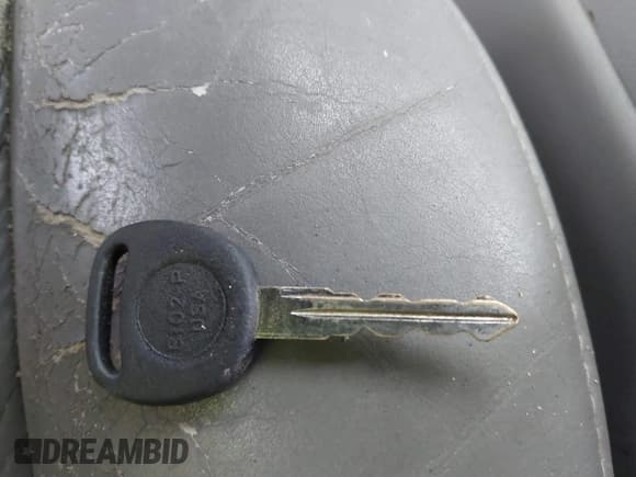 ✅ 2005 Chevrolet Suburban LT • VIN: 3GNEC16Z05G278514 • Lot: 42037219. Listed on IAAI with 229,903 mi. Free auction sales archive from the USA and detailed vehicle history report at DreamBid. Image 11.