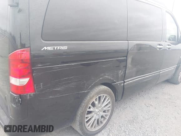 ✅ 2018 Mercedes-Benz Metris Passenger • VIN: WD4PG2EEXJ3405072 • Lot: 43327936. Listed on IAAI with 185,363 mi. Free auction sales archive from the USA and detailed vehicle history report at DreamBid. Image 17.