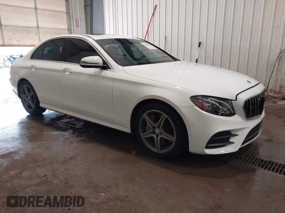 ✅ 2017 Mercedes-Benz E 300 Luxury • VIN: WDDZF4KB6HA016663 • Лот: 42884290. Опубликован ранее на IAAI с пробегом 137 592 миль. Бесплатный доступ к архиву аукционных продаж из США и подробный отчёт об истории автомобиля на DreamBid. Изображение 1.