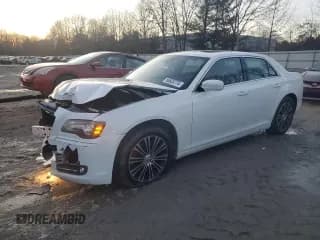 ✅ 2013 Chrysler 300 S • VIN: 2C3CCAGG3DH703840 • Lot: 86823774. Wystawiony na Copart z przebiegiem 162 522 mil. Bezpłatny archiwum sprzedaży aukcyjnych z USA i szczegółowy raport historii pojazdu na DreamBid. Zdjęcie 1.