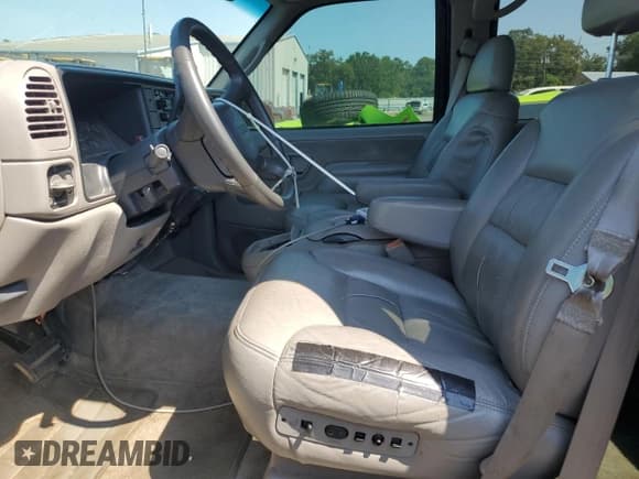 ✅ 1999 GMC Suburban • VIN: 3GKFK16R2XG544767 • Lot: 67078414. Wystawiony na Copart z przebiegiem 154 145 mil. Bezpłatny archiwum sprzedaży aukcyjnych z USA i szczegółowy raport historii pojazdu na DreamBid. Zdjęcie 7.