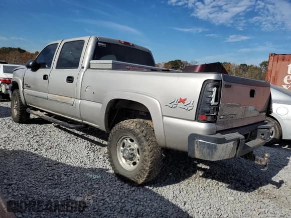✅ 2004 Chevrolet Silverado 2500HD LS • VIN: 1GCHK23124F119653 • Lot: 92256905. Wystawiony na Copart z przebiegiem Nie podano. Bezpłatny archiwum sprzedaży aukcyjnych z USA i szczegółowy raport historii pojazdu na DreamBid. Zdjęcie 2.