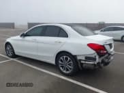 ✅ 2017 Mercedes-Benz C 300 • VIN: 55SWF4KB8HU221565 • Lot: 43473177. Wystawiony na IAAI z przebiegiem 65 400 mil. Bezpłatny archiwum sprzedaży aukcyjnych z USA i szczegółowy raport historii pojazdu na DreamBid. Zdjęcie 3.