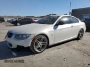 ✅ 2012 BMW 3 Series 335is • VIN: WBAKG1C54CE839946 • Лот: 77646174. Опубликован ранее на Copart с пробегом 125 967 миль. Бесплатный доступ к архиву аукционных продаж из США и подробный отчёт об истории автомобиля на DreamBid. Изображение 1.