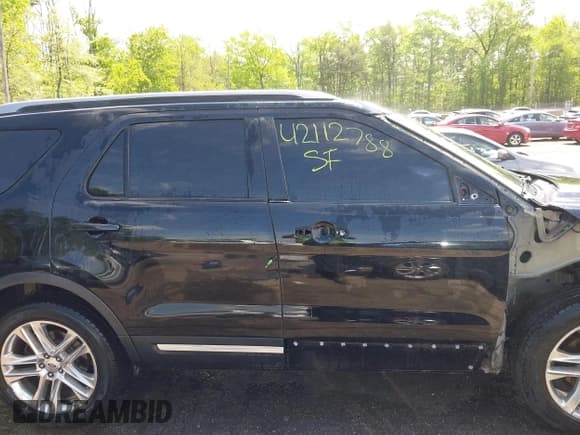 ✅ 2017 Ford Explorer XLT • VIN: 1FM5K8D87HGD47919 • Lot: 42112788. Wystawiony na IAAI z przebiegiem 110 282 mil. Bezpłatny archiwum sprzedaży aukcyjnych z USA i szczegółowy raport historii pojazdu na DreamBid. Zdjęcie 14.