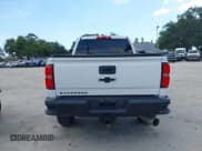 ✅ 2017 Chevrolet Silverado 2500HD Work Truck • VIN: 1GC1KUEY2HF229468 • Lot: 42615385. Wystawiony na IAAI z przebiegiem 88 472 mil. Bezpłatny archiwum sprzedaży aukcyjnych z USA i szczegółowy raport historii pojazdu na DreamBid. Zdjęcie 16.