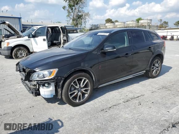 ✅ 2018 Volvo V60 • VIN: YV440MWK6J2042287 • Lot: 51411323. Wystawiony na Copart z przebiegiem 67 321 mil. Bezpłatny archiwum sprzedaży aukcyjnych z USA i szczegółowy raport historii pojazdu na DreamBid. Zdjęcie 1.