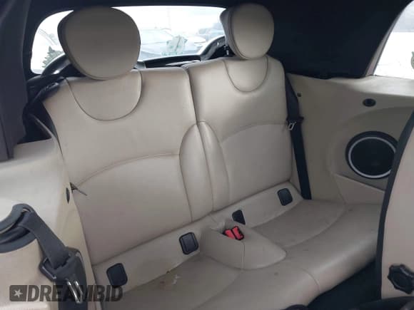 ✅ 2013 MINI Convertible S • VIN: WMWZP3C57DT551118 • Lot: 41086617. Wystawiony na IAAI z przebiegiem 108 049 mil. Bezpłatny archiwum sprzedaży aukcyjnych z USA i szczegółowy raport historii pojazdu na DreamBid. Zdjęcie 8.