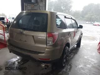 ✅ 2009 Subaru Forester X • VIN: JF2SH61699H761228 • Lot: 43562932. Wystawiony na IAAI z przebiegiem 251 501 mil. Bezpłatny archiwum sprzedaży aukcyjnych z USA i szczegółowy raport historii pojazdu na DreamBid. Zdjęcie 4.