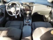 ✅ 2018 Nissan Rogue S • VIN: KNMAT2MTXJP555753 • Lot: 93524185. Wystawiony na Copart z przebiegiem 38 378 mil. Bezpłatny archiwum sprzedaży aukcyjnych z USA i szczegółowy raport historii pojazdu na DreamBid. Zdjęcie 8.