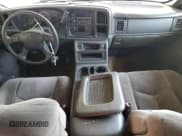 ✅ 2006 Chevrolet Silverado 2500HD Work Truck • VIN: 1GCHC23UX6F139191 • Лот: 42126165. Опубликован ранее на Copart с пробегом 311 668 миль. Бесплатный доступ к архиву аукционных продаж из США и подробный отчёт об истории автомобиля на DreamBid. Изображение 8.