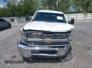✅ 2015 Chevrolet Silverado 2500HD Work Truck • VIN: 1GC0CUEG0FZ502953 • Lot: 42425034. Wystawiony na IAAI z przebiegiem Nie podano. Bezpłatny archiwum sprzedaży aukcyjnych z USA i szczegółowy raport historii pojazdu na DreamBid. Zdjęcie 12.
