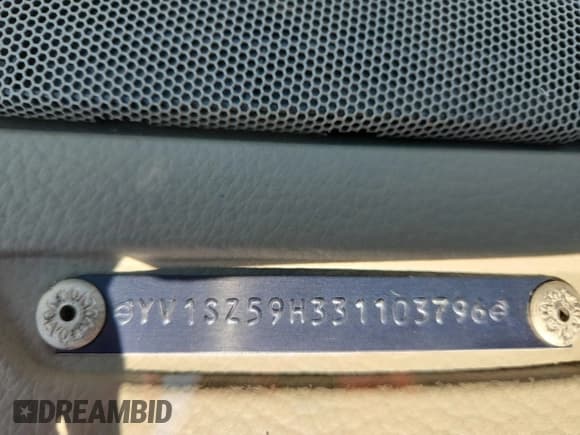 ✅ 2003 Volvo V70 XC70 • VIN: YV1SZ59H331103796 • Lot: 81282295. Listed on Copart with 127,268 mi. Free auction sales archive from the USA and detailed vehicle history report at DreamBid. Image 12.