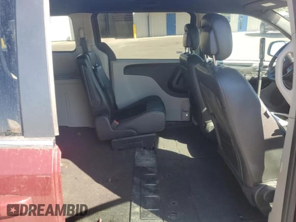 ✅ 2017 Dodge Grand Caravan SXT • VIN: 2C4RDGCG7HR689873 • Lot: 69634105. Listed on Copart with 140,767 mi. Free auction sales archive from the USA and detailed vehicle history report at DreamBid. Image 11.