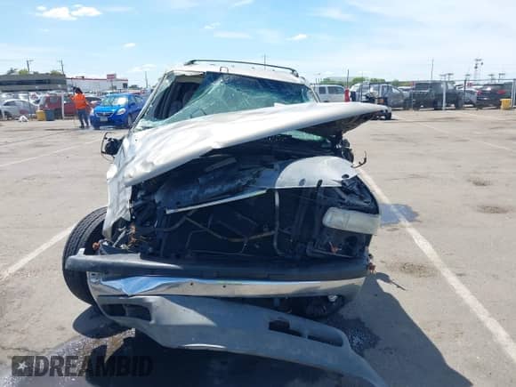 2001 Chevrolet Tahoe LT z VIN 1GNEK13T81R122136, wystawiony jako IAAI lot #42272857 z przebiegiem 216 060 mil mil oraz . Historia ofert i sprzedaży dostępna na DreamBid. Obrazek 6.