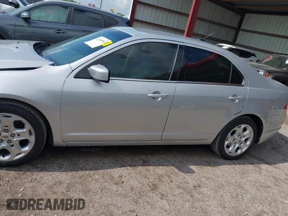 ✅ 2010 Ford Fusion SE • VIN: 3FAHP0HA3AR163647 • Лот: 42348597. Опубликован ранее на IAAI с пробегом 181 778 миль. Бесплатный доступ к архиву аукционных продаж из США и подробный отчёт об истории автомобиля на DreamBid. Изображение 14.