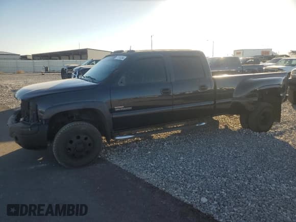 ✅ 2005 GMC Sierra 1500 • VIN: 1GTJC33255F907583 • Lot: 77574284. Wystawiony na Copart z przebiegiem Nie podano. Bezpłatny archiwum sprzedaży aukcyjnych z USA i szczegółowy raport historii pojazdu na DreamBid. Zdjęcie 1.