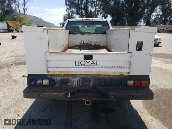 ✅ 2002 Chevrolet Silverado 1500 • VIN: 1GBHC29U22E300208 • Лот: 52234395. Опубликован ранее на Copart с пробегом Не указан. Бесплатный доступ к архиву аукционных продаж из США и подробный отчёт об истории автомобиля на DreamBid. Изображение 6.