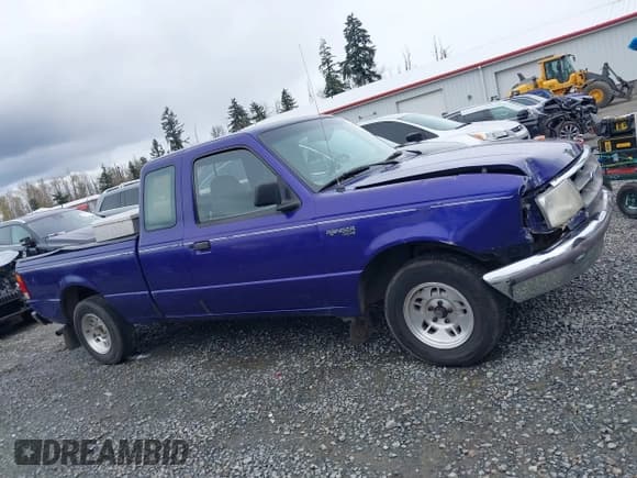 ✅ 1997 Ford Ranger XL • VIN: 1FTCR14A4VPA66223 • Lot: 41921556. Wystawiony na IAAI z przebiegiem 216 599 mil. Bezpłatny archiwum sprzedaży aukcyjnych z USA i szczegółowy raport historii pojazdu na DreamBid. Zdjęcie 14.