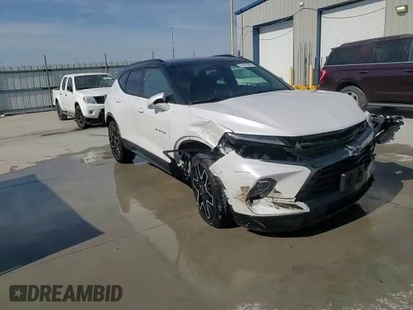 2024 Chevrolet Blazer RS z VIN 3GNKBERS5RS159498, wystawiony jako Copart lot #81021995 z przebiegiem 28 479 mil mil oraz Szkoda całkowita • Salvage title. Historia ofert i sprzedaży dostępna na DreamBid. Obrazek 13.