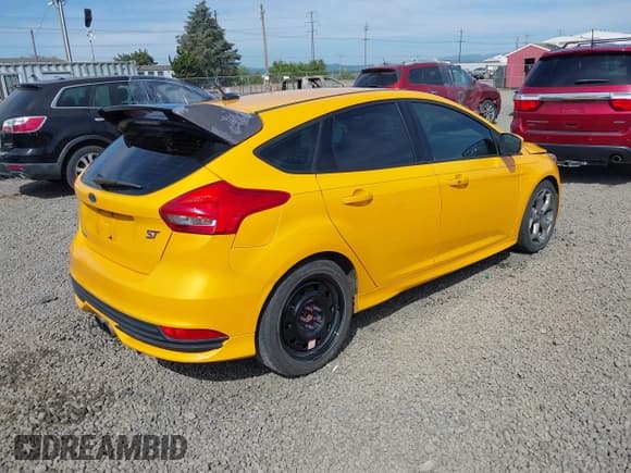 ✅ 2015 Ford Focus ST • VIN: 1FADP3L97FL358170 • Lot: 42217585. Wystawiony na IAAI z przebiegiem 121 319 mil. Bezpłatny archiwum sprzedaży aukcyjnych z USA i szczegółowy raport historii pojazdu na DreamBid. Zdjęcie 4.