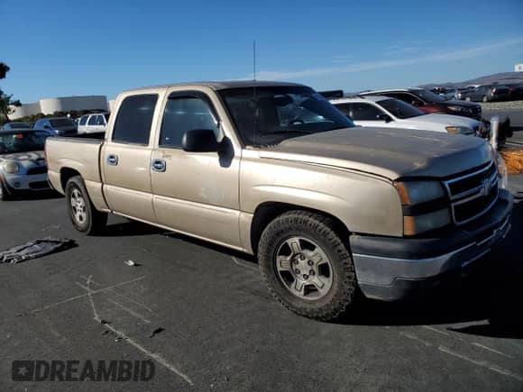 2005 Chevrolet Silverado 1500 LS with VIN 2GCEC13T851149387, listed as a Copart auction lot 89526685 with 212,128 mi miles and Salvage title. Bid and sale history available at DreamBid. Image 4.