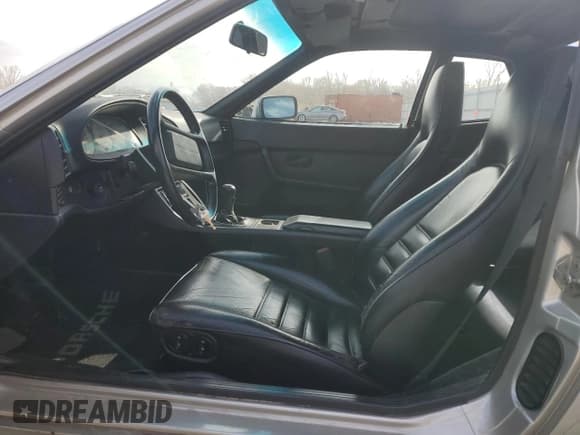 ✅ 1986 Porsche 944 • VIN: WP0AA0948GN456431 • Lot: 50547565. Wystawiony na Copart z przebiegiem 127 654 mil. Bezpłatny archiwum sprzedaży aukcyjnych z USA i szczegółowy raport historii pojazdu na DreamBid. Zdjęcie 7.