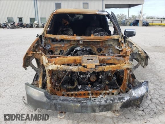 ✅ 2019 Chevrolet Silverado 1500 LT • VIN: 1GCPYDEK1KZ301836 • Lot: 52033504. Wystawiony na Copart z przebiegiem Nie podano. Bezpłatny archiwum sprzedaży aukcyjnych z USA i szczegółowy raport historii pojazdu na DreamBid. Zdjęcie 5.