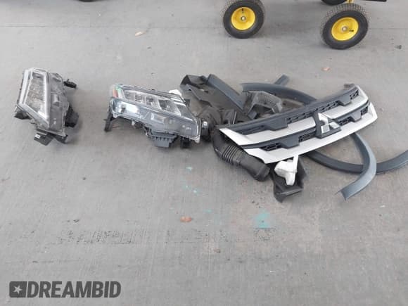 ✅ 2020 Mitsubishi Outlander ES • VIN: JA4AP3AU7LU009210 • Lot: 42494397. Listed on IAAI with 98,691 mi. Free auction sales archive from the USA and detailed vehicle history report at DreamBid. Image 12.