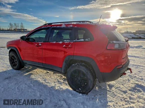 ✅ 2019 Jeep Cherokee Trailhawk Elite • VIN: 1C4PJMBN7KD274481 • Lot: 95749545. Wystawiony na Copart z przebiegiem 137 409 mil. Bezpłatny archiwum sprzedaży aukcyjnych z USA i szczegółowy raport historii pojazdu na DreamBid. Zdjęcie 2.