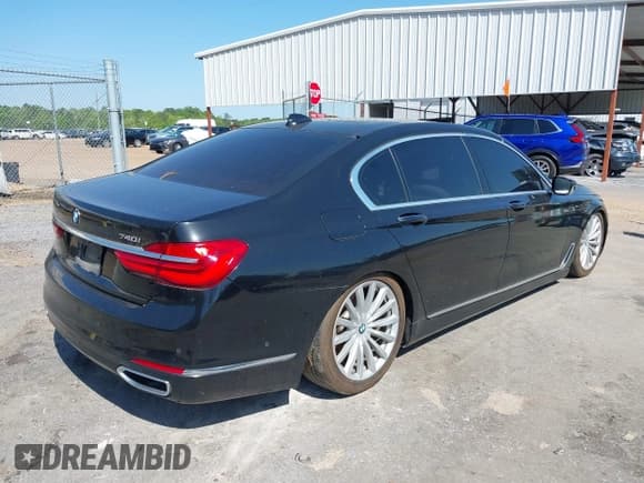 ✅ 2016 BMW 7 Series 740i • VIN: WBA7E2C55GG547752 • Lot: 41992704. Listed on IAAI with Not provided. Free auction sales archive from the USA and detailed vehicle history report at DreamBid. Image 4.