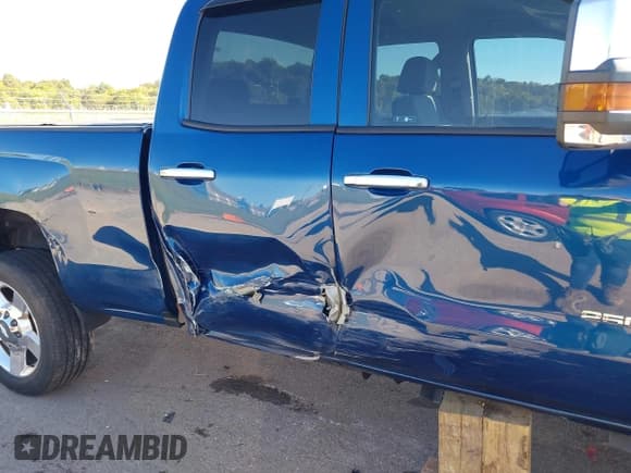 ✅ 2017 Chevrolet Silverado 2500HD Work Truck • VIN: 1GC2KUEG2HZ265185 • Lot: 40536435. Wystawiony na IAAI z przebiegiem 189 379 mil. Bezpłatny archiwum sprzedaży aukcyjnych z USA i szczegółowy raport historii pojazdu na DreamBid. Zdjęcie 6.