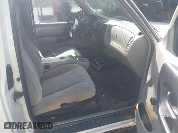 ✅ 2000 Ford Ranger XL • VIN: 1FTYR14V5YPA89460 • Lot: 42636985. Wystawiony na IAAI z przebiegiem 252 333 mil. Bezpłatny archiwum sprzedaży aukcyjnych z USA i szczegółowy raport historii pojazdu na DreamBid. Zdjęcie 5.