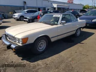 ✅ 1984 Mercedes-Benz 380 SL • VIN: WDBBA45AXEA014440 • Lot: 71004334. Wystawiony na Copart z przebiegiem Nie podano. Bezpłatny archiwum sprzedaży aukcyjnych z USA i szczegółowy raport historii pojazdu na DreamBid. Zdjęcie 1.