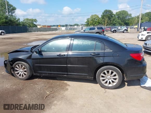 ✅ 2013 Chrysler 200 Touring • VIN: 1C3CCBBB5DN721720 • Лот: 42984236. Опубликован ранее на IAAI с пробегом 147 244 миль. Бесплатный доступ к архиву аукционных продаж из США и подробный отчёт об истории автомобиля на DreamBid. Изображение 14.