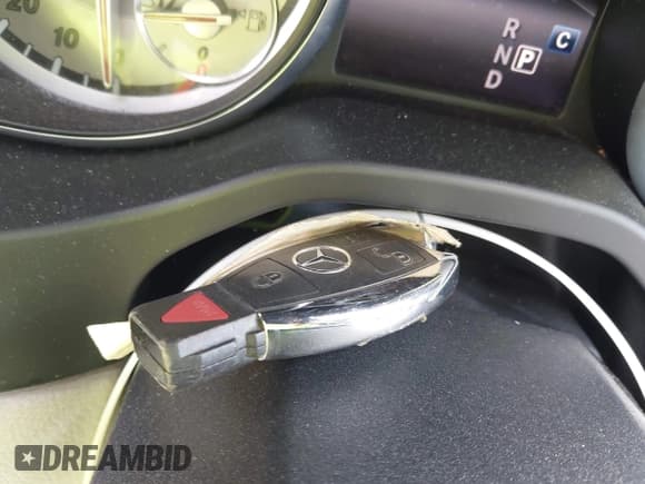 ✅ 2017 Mercedes-Benz GLA 250 • VIN: WDCTG4EB5HJ302359 • Лот: 42049287. Опубликован ранее на IAAI с пробегом 83 046 миль. Бесплатный доступ к архиву аукционных продаж из США и подробный отчёт об истории автомобиля на DreamBid. Изображение 11.