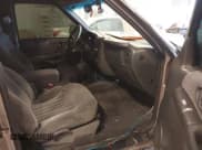 ✅ 2002 Chevrolet S-10 LS • VIN: 1GCDT19WX28127512 • Лот: 41708908. Опубликован ранее на IAAI с пробегом 214 549 миль. Бесплатный доступ к архиву аукционных продаж из США и подробный отчёт об истории автомобиля на DreamBid. Изображение 5.