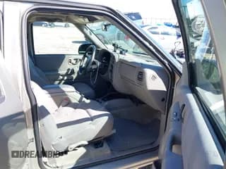 ✅ 2004 Chevrolet Blazer LS • VIN: 1GNDT13X54K132020 • Lot: 42323256. Wystawiony na IAAI z przebiegiem 161 318 mil. Bezpłatny archiwum sprzedaży aukcyjnych z USA i szczegółowy raport historii pojazdu na DreamBid. Zdjęcie 5.