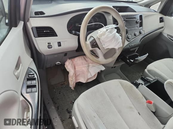 ✅ 2012 Toyota Sienna LE • VIN: 5TDKK3DC2CS193293 • Lot: 91521095. Listed on Copart with 280,643 mi. Free auction sales archive from the USA and detailed vehicle history report at DreamBid. Image 8.