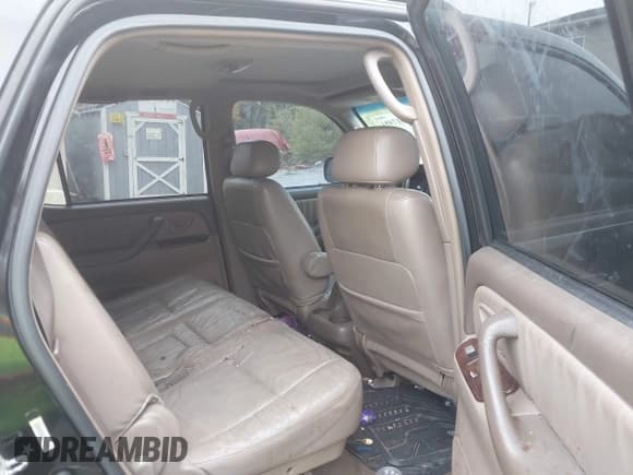 ✅ 2004 Toyota Sequoia Limited • VIN: 5TDBT48A44S216439 • Лот: 43617481. Опубликован ранее на IAAI с пробегом 306 852 миль. Бесплатный доступ к архиву аукционных продаж из США и подробный отчёт об истории автомобиля на DreamBid. Изображение 8.