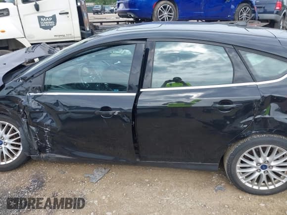 ✅ 2014 Ford Focus Titanium • VIN: 1FADP3N25EL194433 • Lot: 42512912. Listed on IAAI with 105,355 mi. Free auction sales archive from the USA and detailed vehicle history report at DreamBid. Image 14.