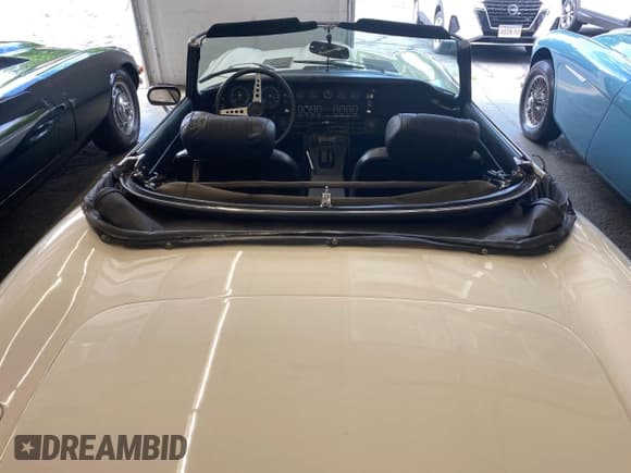 ✅ 1973 Jaguar E-Type • VIN: 1S21XXX • Lot: 63034995. Wystawiony na Copart z przebiegiem 33 118 mil. Bezpłatny archiwum sprzedaży aukcyjnych z USA i szczegółowy raport historii pojazdu na DreamBid. Zdjęcie 6.