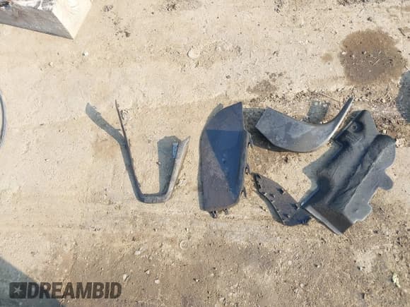 ✅ 2016 Ford Focus SE • VIN: 1FADP3F26GL288449 • Лот: 42876615. Опубликован ранее на IAAI с пробегом 93 073 миль. Бесплатный доступ к архиву аукционных продаж из США и подробный отчёт об истории автомобиля на DreamBid. Изображение 11.